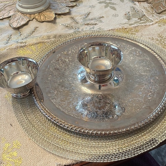 Vintage W.M. Rogers Silverplate 12” Diameter Chip and Dip Plate with 2 bowls EUC - Picture 1 of 6